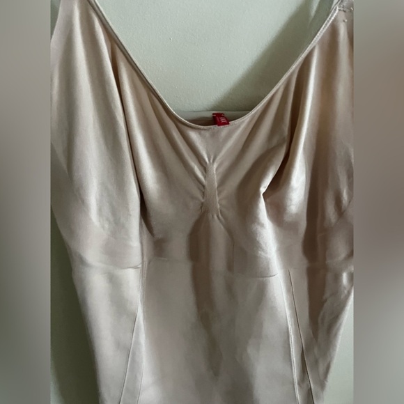 SPANX Plus Size On Core Mid-Thigh Bodysuit - Nude Size 1x Staple Lightweight - Picture 3 of 11
